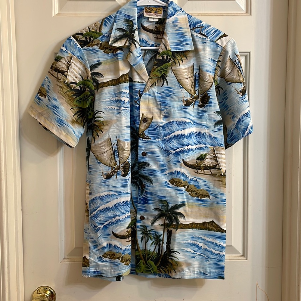 Like new mens Hawaiian button up small